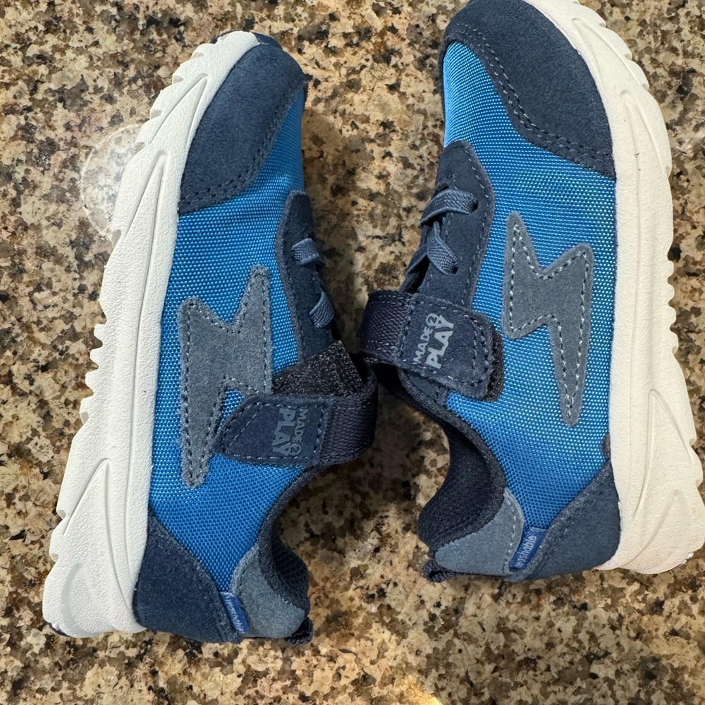 Stride Rite toddler boys size 7 “zips” sneakers